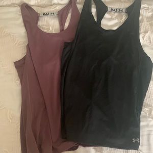 Comes with two nice quality never been worn